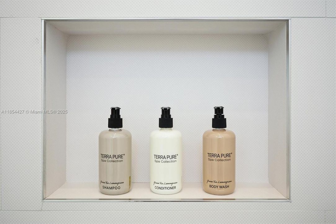 В аренду: $30,000 (5 спален, 5 ванн, 5024 Квадратных фут)