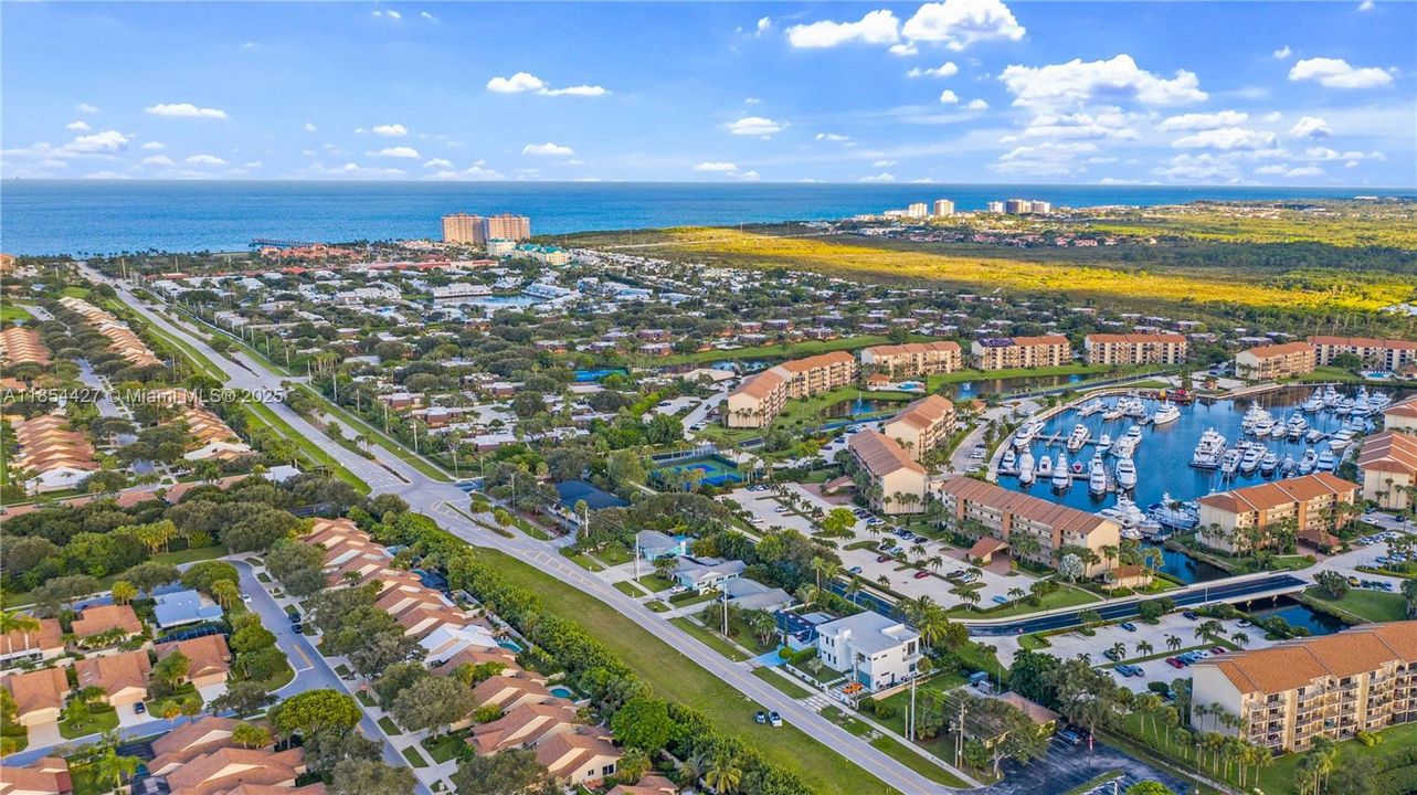 В аренду: $30,000 (5 спален, 5 ванн, 5024 Квадратных фут)