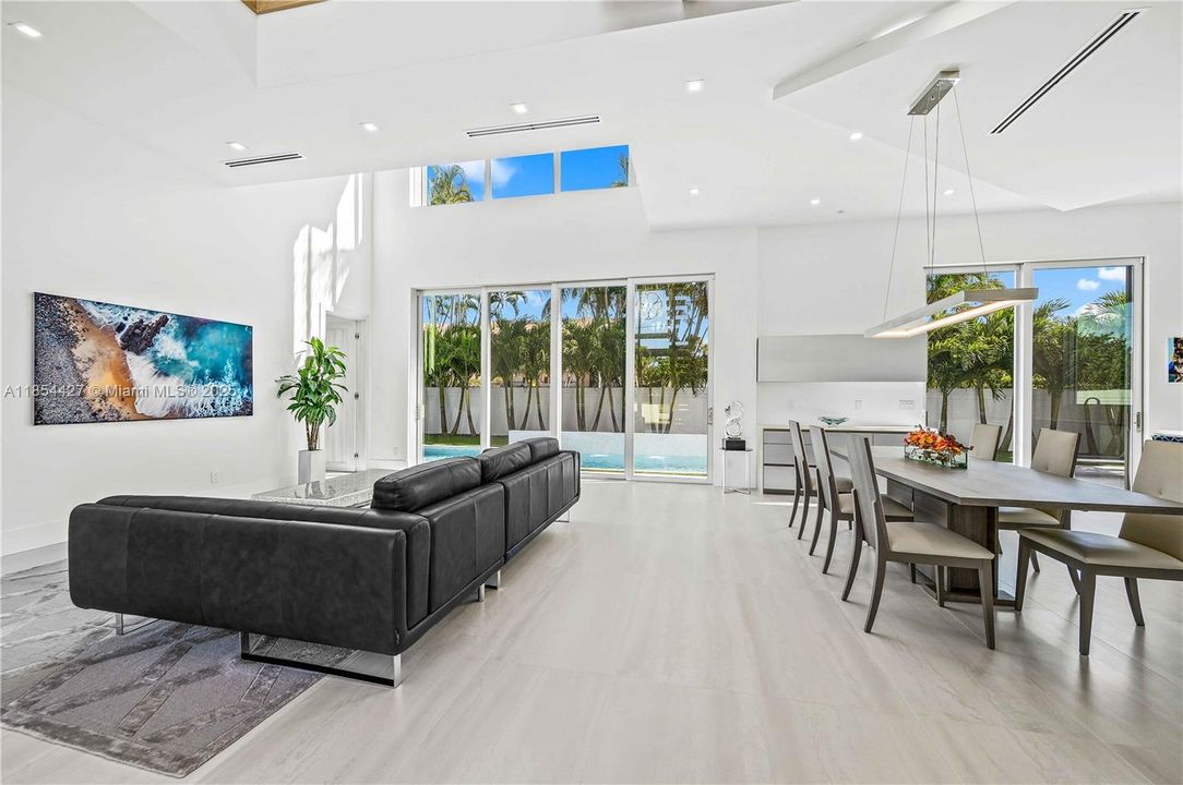 В аренду: $30,000 (5 спален, 5 ванн, 5024 Квадратных фут)