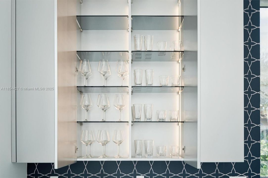 В аренду: $30,000 (5 спален, 5 ванн, 5024 Квадратных фут)