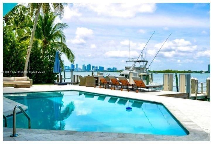 Recently Sold: $9,799,000 (5 beds, 4 baths, 3758 Square Feet)