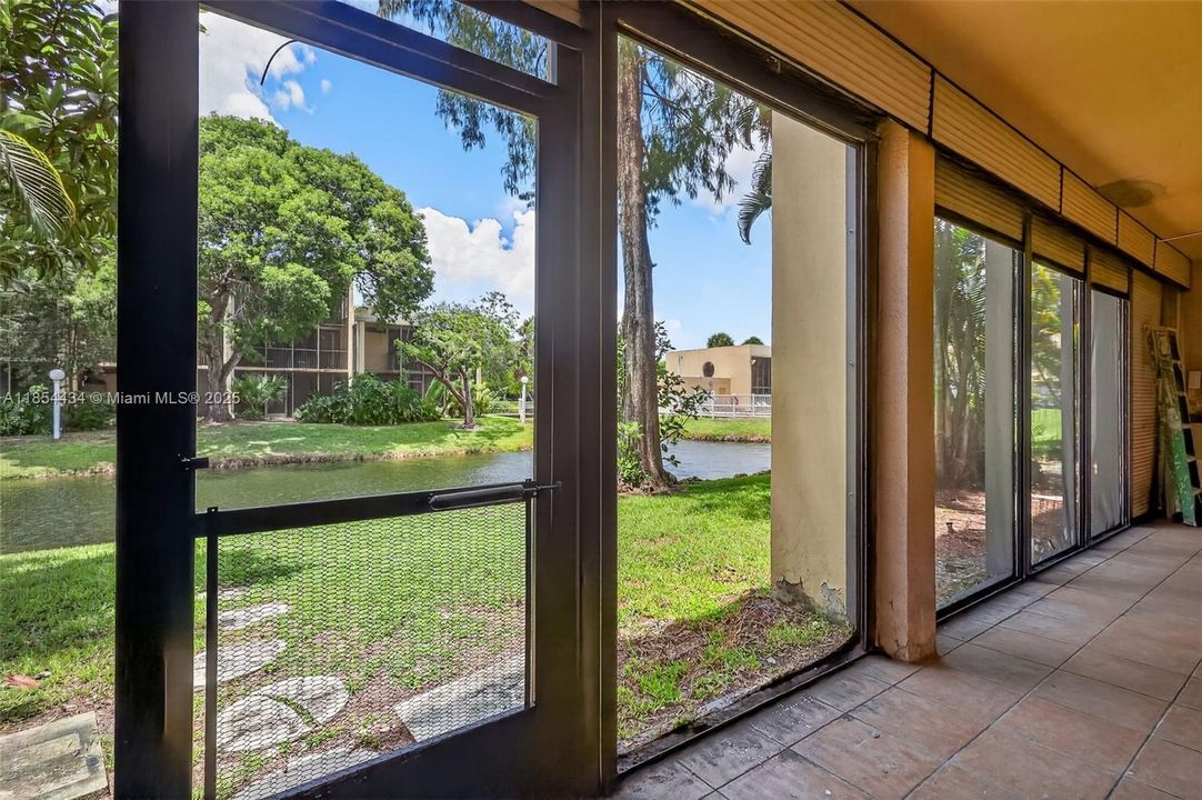 Active With Contract: $224,900 (2 beds, 2 baths, 1270 Square Feet)