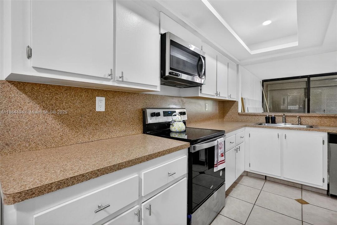 Active With Contract: $224,900 (2 beds, 2 baths, 1270 Square Feet)