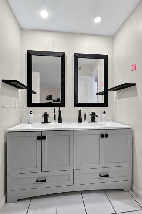 Active With Contract: $224,900 (2 beds, 2 baths, 1270 Square Feet)