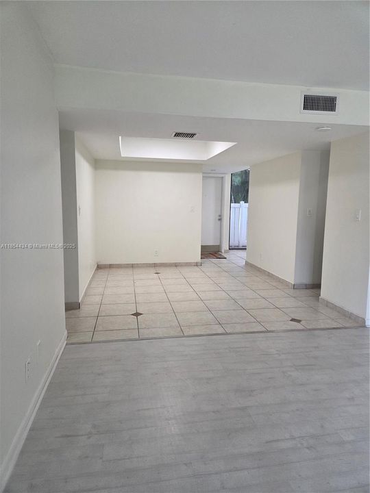 Active With Contract: $224,900 (2 beds, 2 baths, 1270 Square Feet)