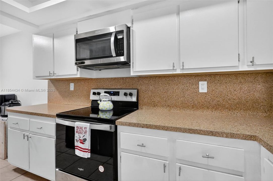 Active With Contract: $224,900 (2 beds, 2 baths, 1270 Square Feet)