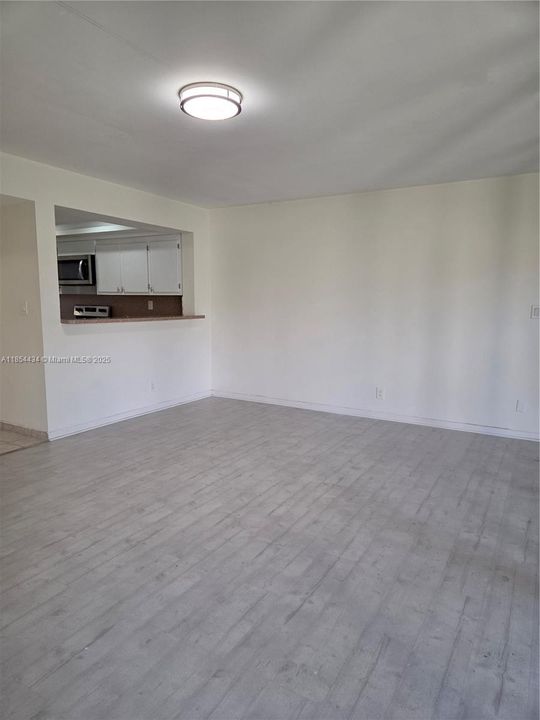 Active With Contract: $224,900 (2 beds, 2 baths, 1270 Square Feet)