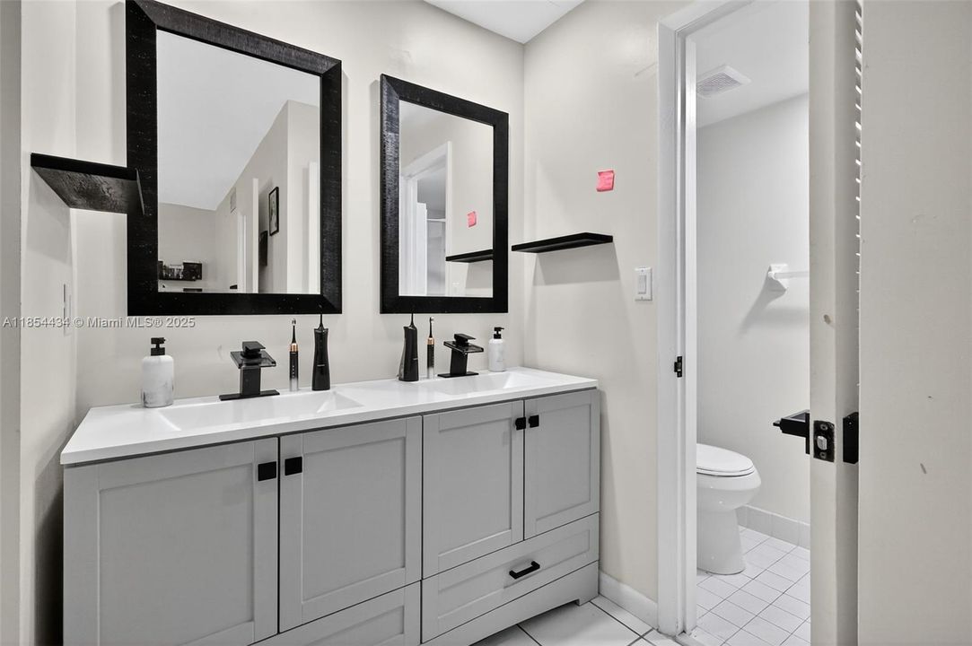 Active With Contract: $224,900 (2 beds, 2 baths, 1270 Square Feet)