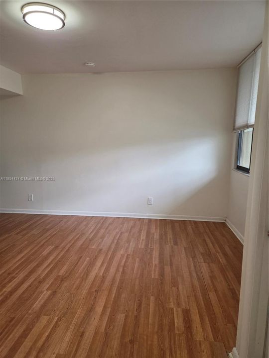 Active With Contract: $224,900 (2 beds, 2 baths, 1270 Square Feet)