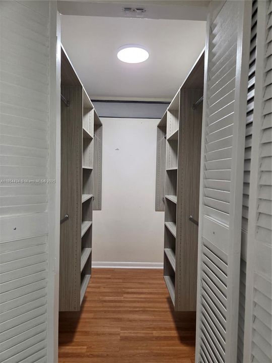 Active With Contract: $224,900 (2 beds, 2 baths, 1270 Square Feet)