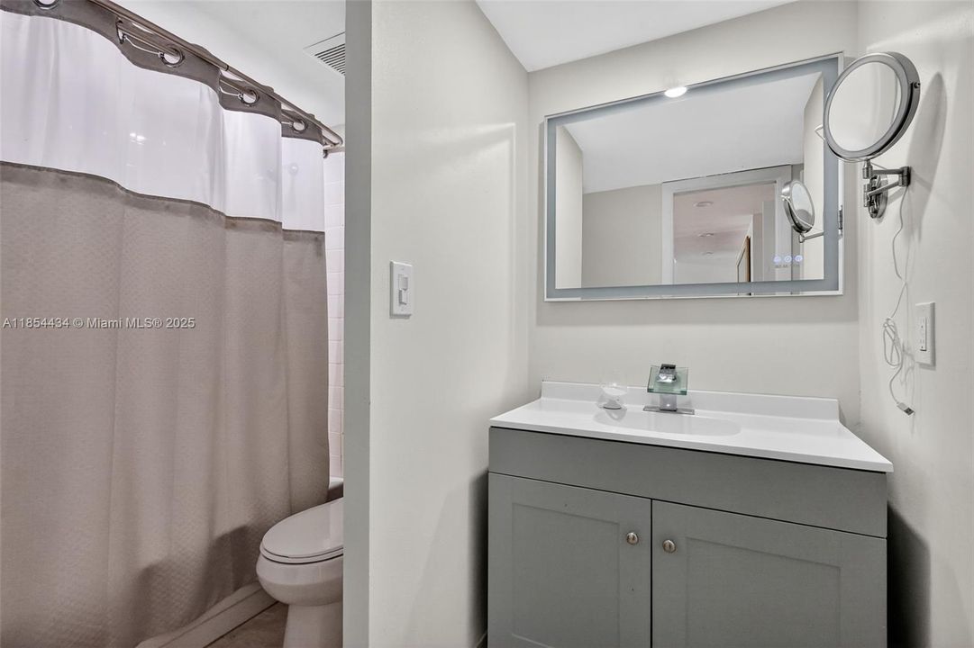 Active With Contract: $224,900 (2 beds, 2 baths, 1270 Square Feet)