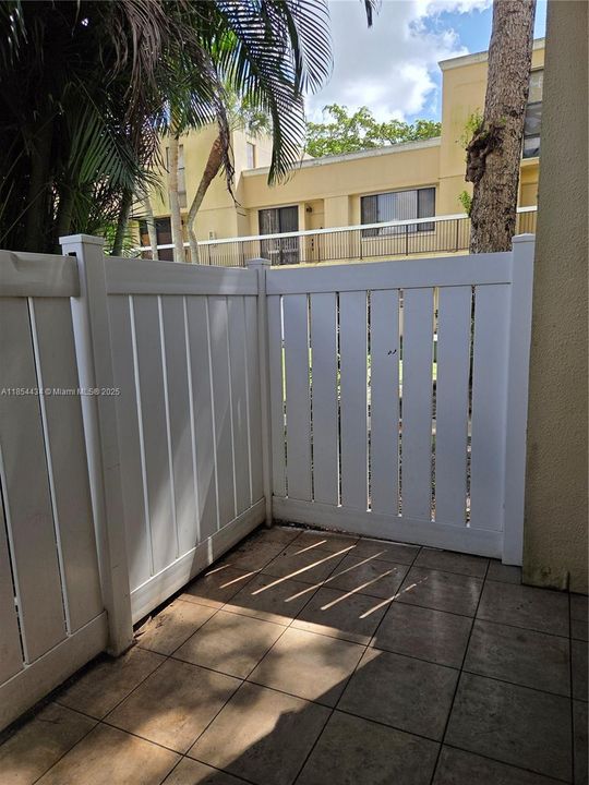 Active With Contract: $224,900 (2 beds, 2 baths, 1270 Square Feet)