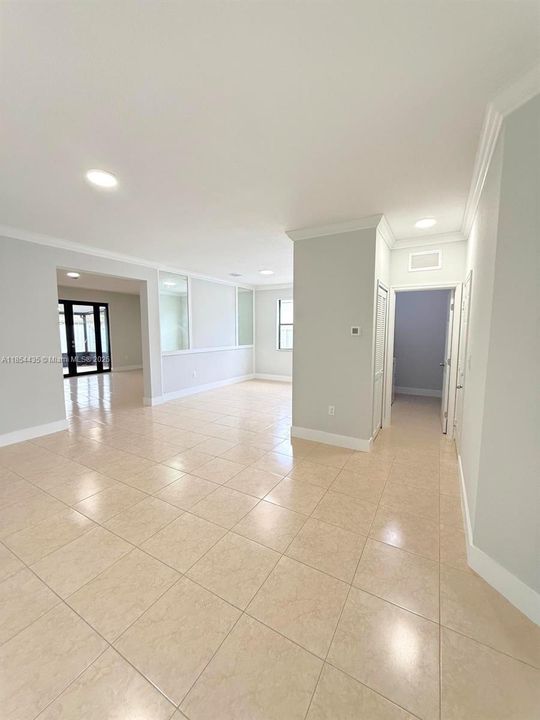 Недавно продано: $610,000 (4 спален, 3 ванн, 2250 Квадратных фут)