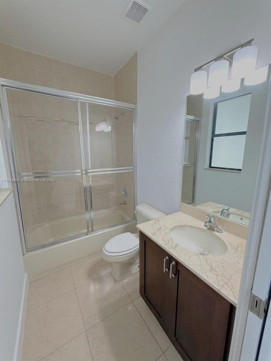 Недавно продано: $610,000 (4 спален, 3 ванн, 2250 Квадратных фут)