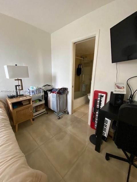 На продажу: $290,000 (2 спален, 2 ванн, 982 Квадратных фут)