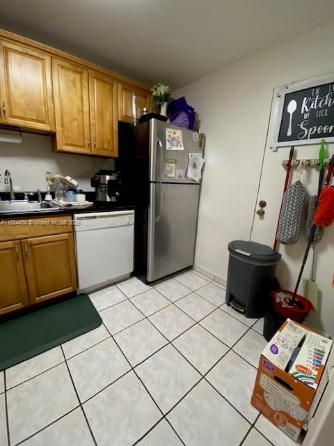 На продажу: $290,000 (2 спален, 2 ванн, 982 Квадратных фут)