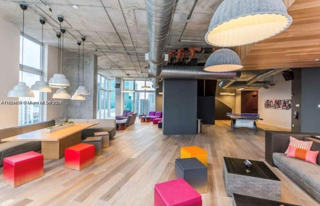 待售: $355,000 (1 贝兹, 1 浴室, 526 平方英尺)