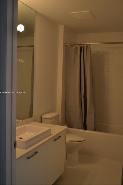 待售: $355,000 (1 贝兹, 1 浴室, 526 平方英尺)