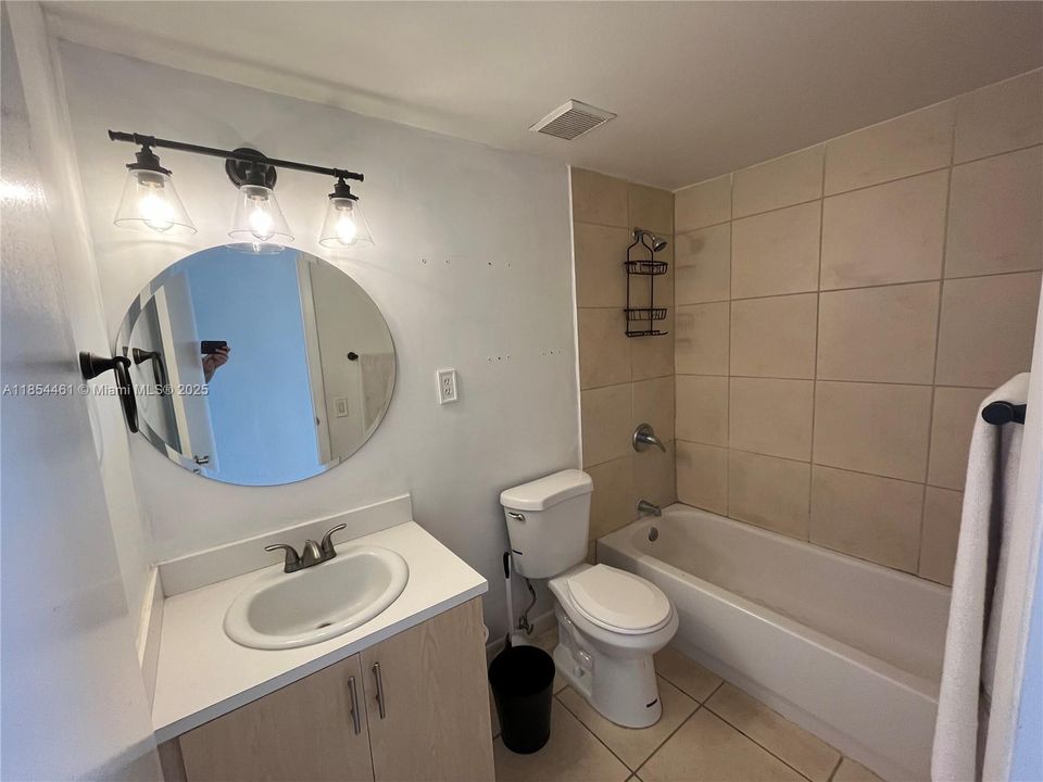 For Sale: $250,000 (1 beds, 1 baths, 666 Square Feet)