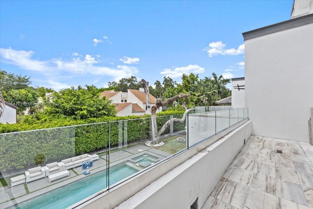 For Sale: $4,500,000 (5 beds, 5 baths, 5911 Square Feet)