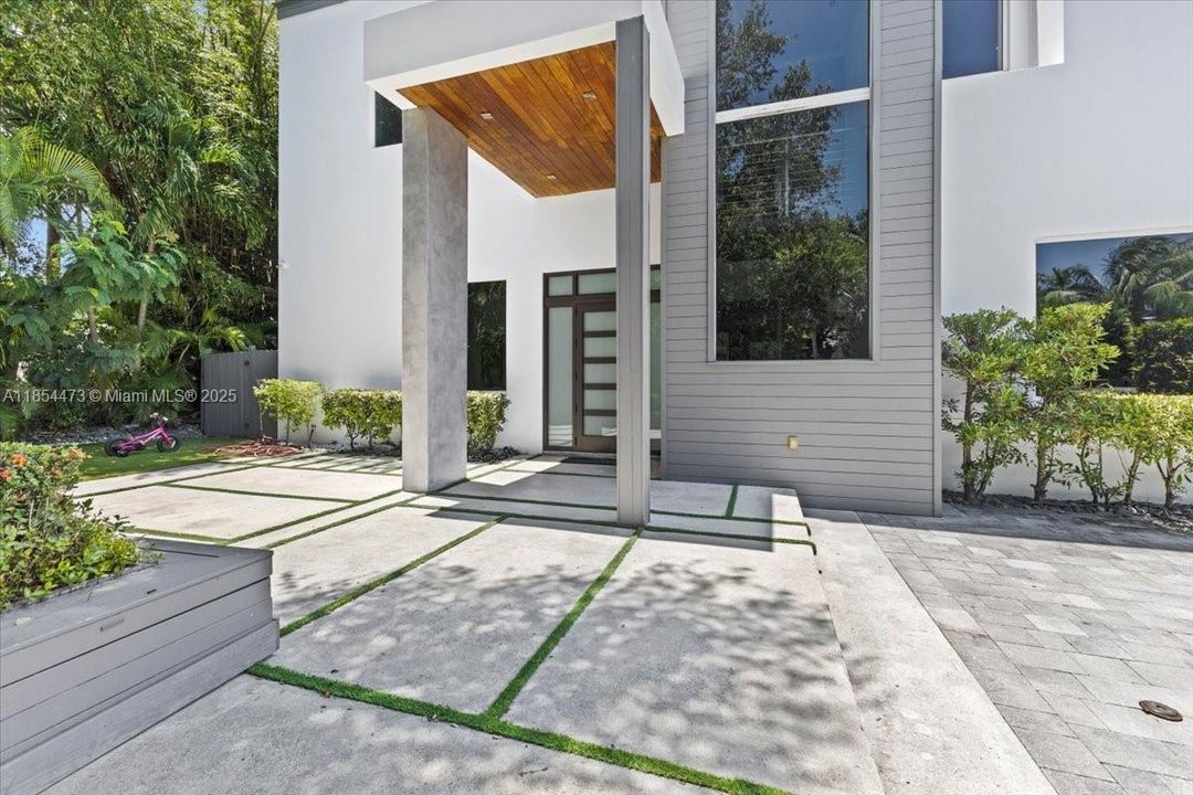 For Sale: $4,500,000 (5 beds, 5 baths, 5911 Square Feet)