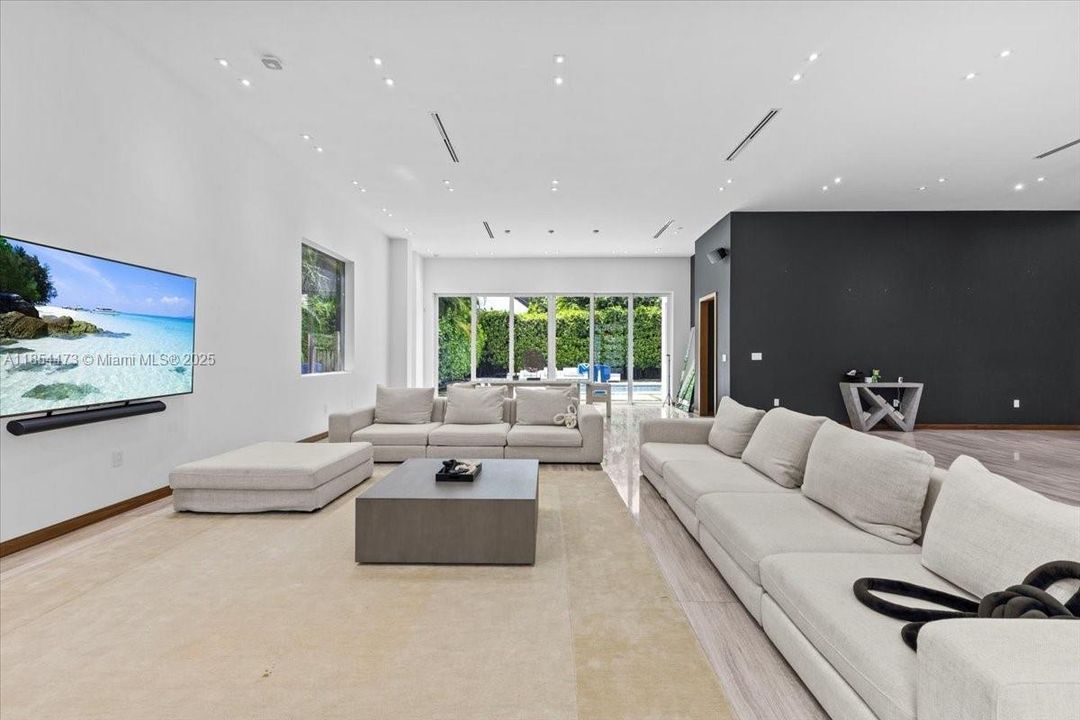 For Sale: $4,500,000 (5 beds, 5 baths, 5911 Square Feet)