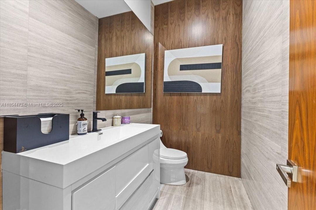 For Sale: $4,500,000 (5 beds, 5 baths, 5911 Square Feet)