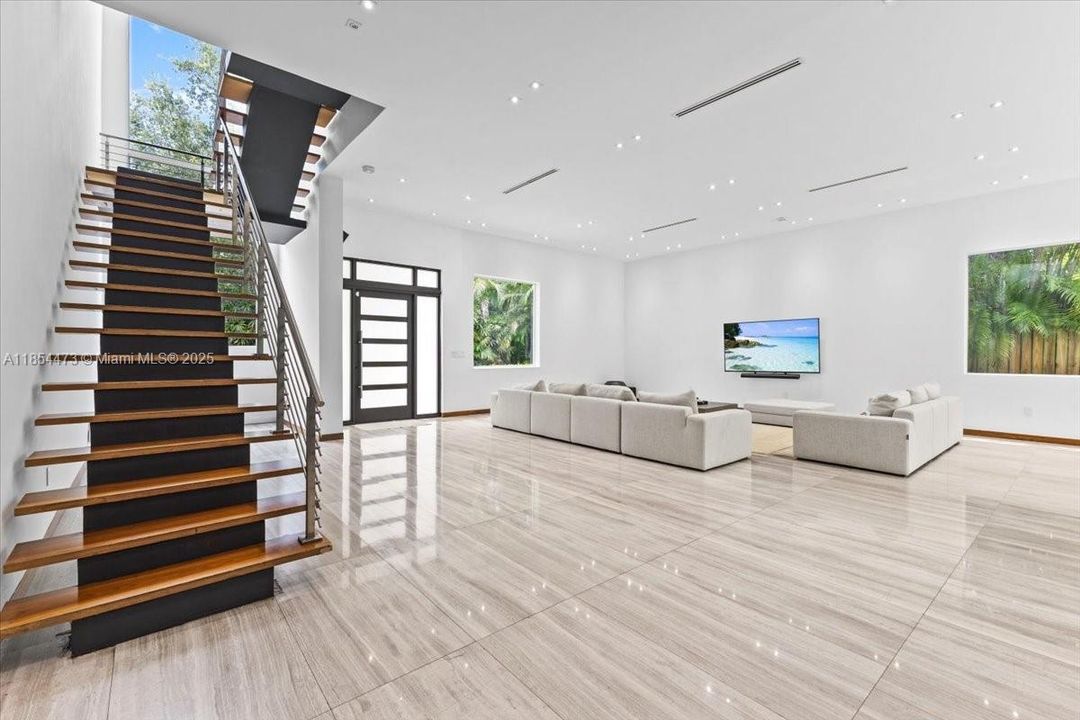 For Sale: $4,500,000 (5 beds, 5 baths, 5911 Square Feet)