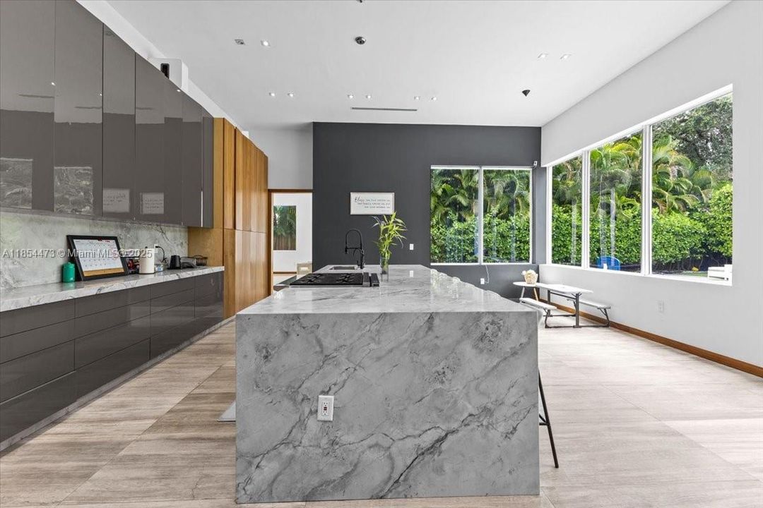 For Sale: $4,500,000 (5 beds, 5 baths, 5911 Square Feet)