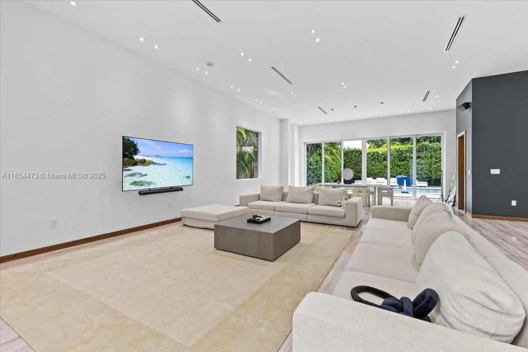 For Sale: $4,500,000 (5 beds, 5 baths, 5911 Square Feet)