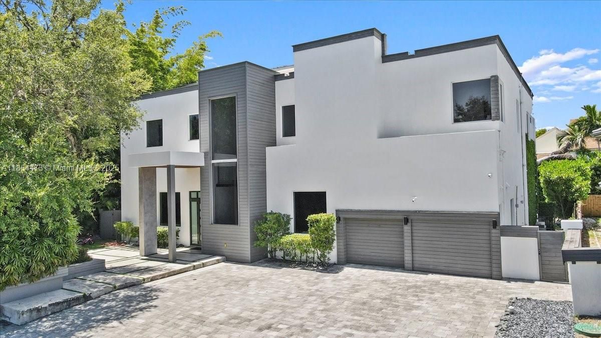 For Sale: $4,500,000 (5 beds, 5 baths, 5911 Square Feet)