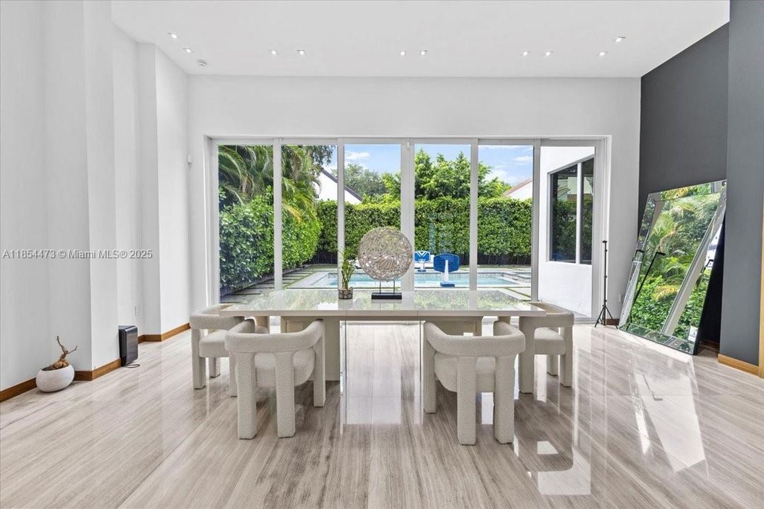 For Sale: $4,500,000 (5 beds, 5 baths, 5911 Square Feet)