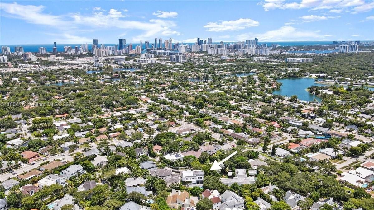 For Sale: $4,500,000 (5 beds, 5 baths, 5911 Square Feet)