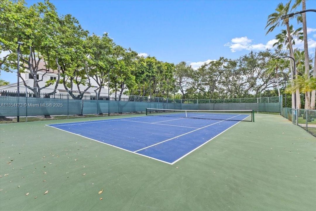 For Sale: $4,500,000 (5 beds, 5 baths, 5911 Square Feet)