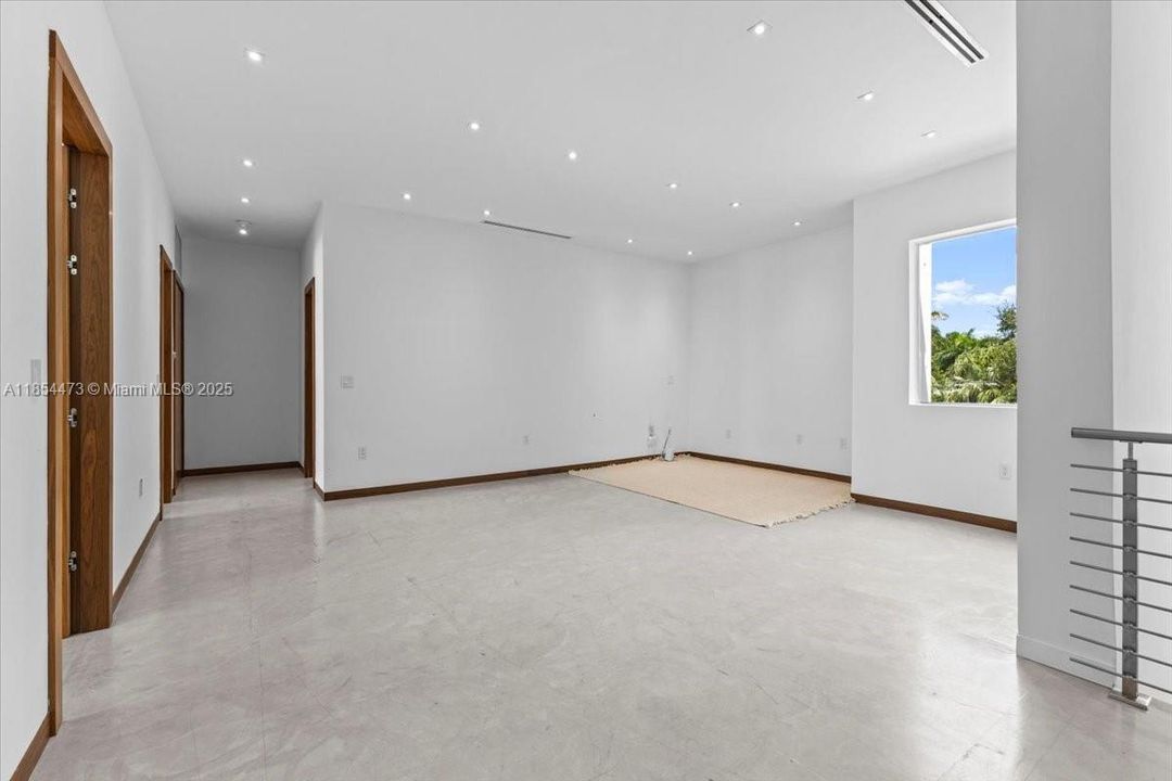 For Sale: $4,500,000 (5 beds, 5 baths, 5911 Square Feet)