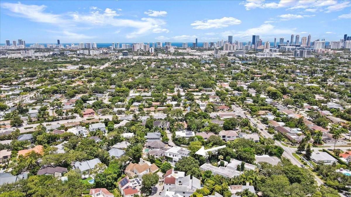 For Sale: $4,500,000 (5 beds, 5 baths, 5911 Square Feet)