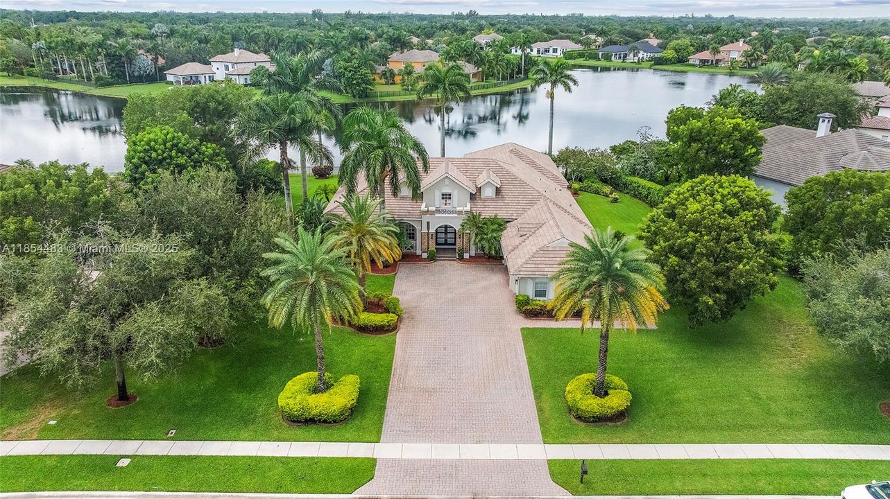 Recently Sold: $2,495,000 (4 beds, 4 baths, 4126 Square Feet)
