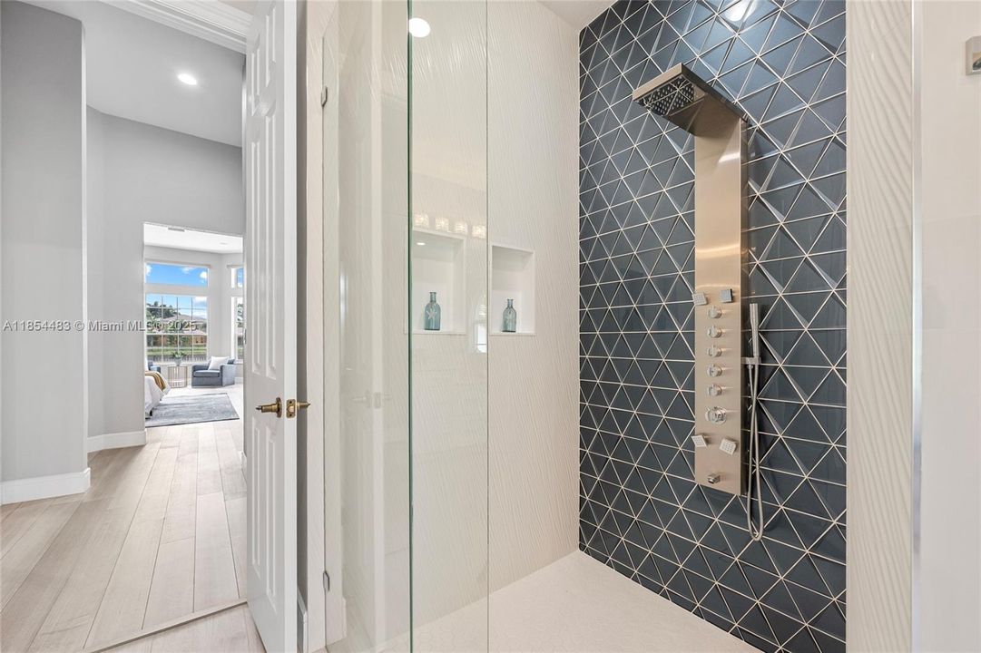 Recently Sold: $2,495,000 (4 beds, 4 baths, 4126 Square Feet)