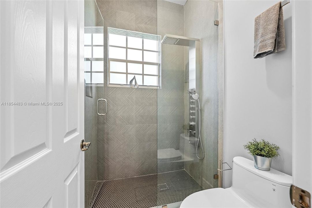 Recently Sold: $2,495,000 (4 beds, 4 baths, 4126 Square Feet)