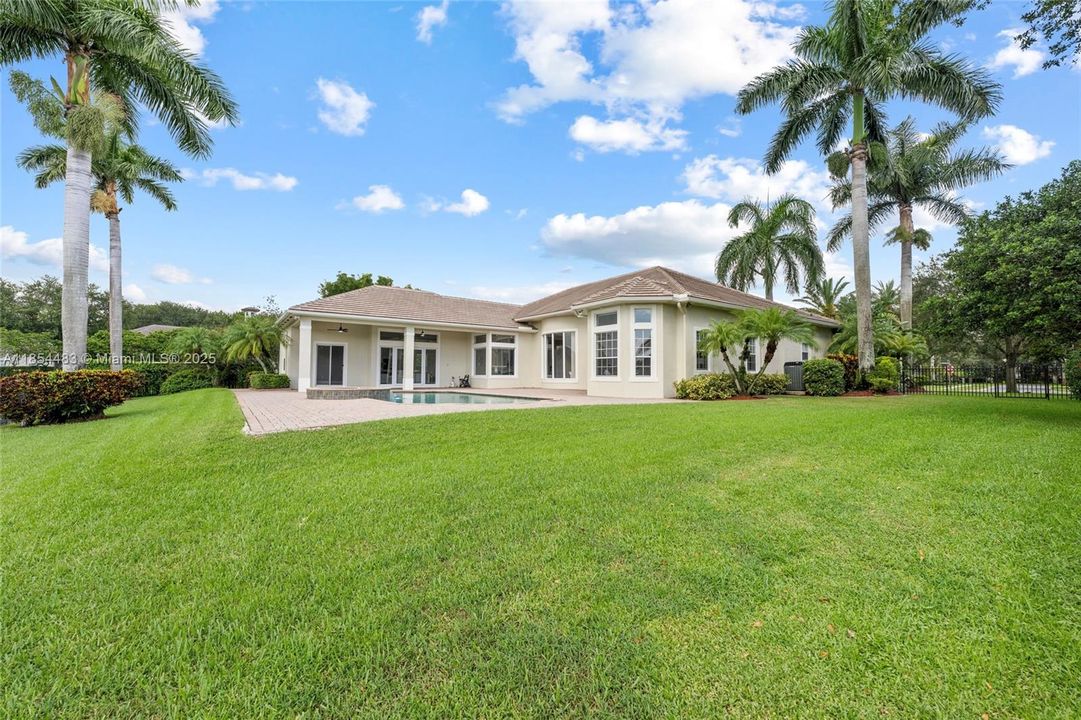 Recently Sold: $2,495,000 (4 beds, 4 baths, 4126 Square Feet)