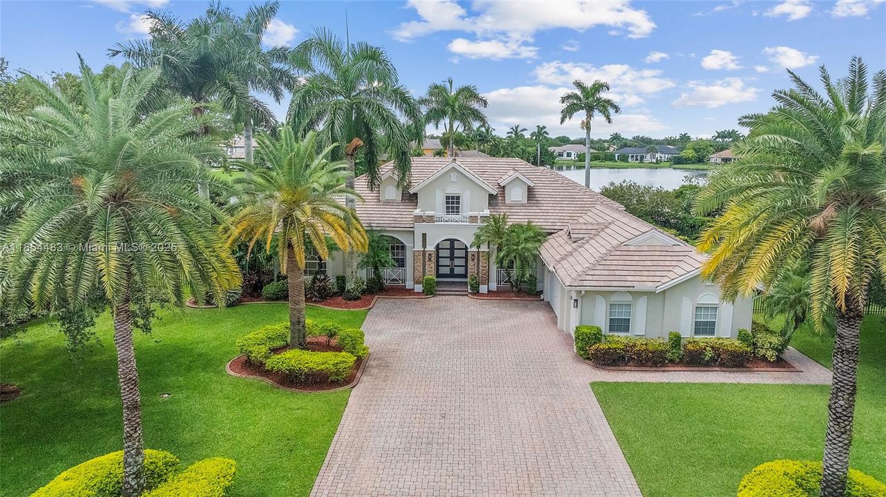 Recently Sold: $2,495,000 (4 beds, 4 baths, 4126 Square Feet)