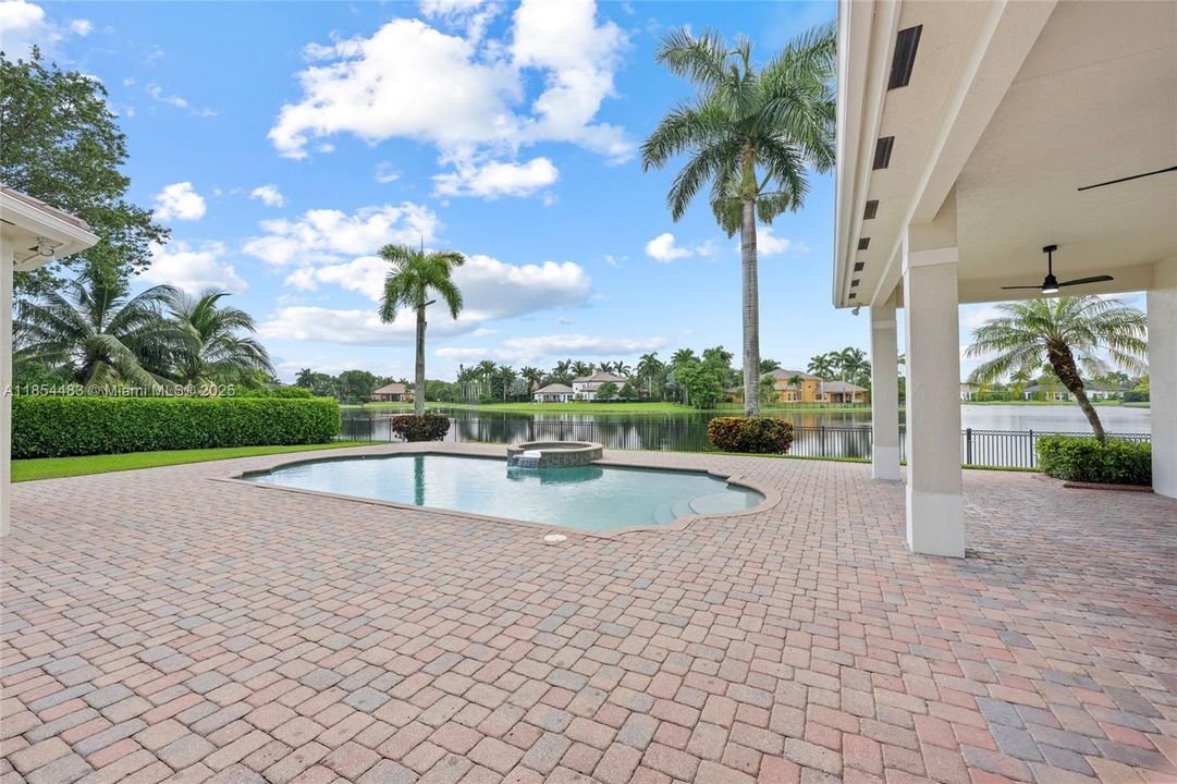 Recently Sold: $2,495,000 (4 beds, 4 baths, 4126 Square Feet)