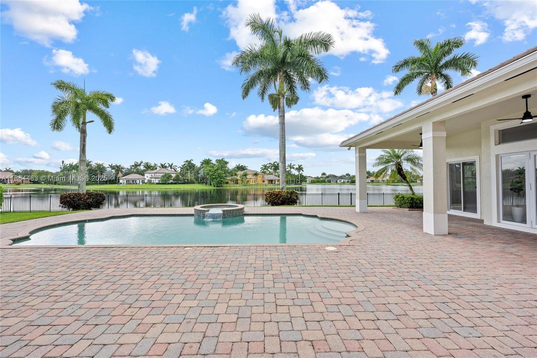 Recently Sold: $2,495,000 (4 beds, 4 baths, 4126 Square Feet)