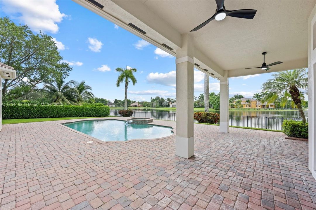 Recently Sold: $2,495,000 (4 beds, 4 baths, 4126 Square Feet)