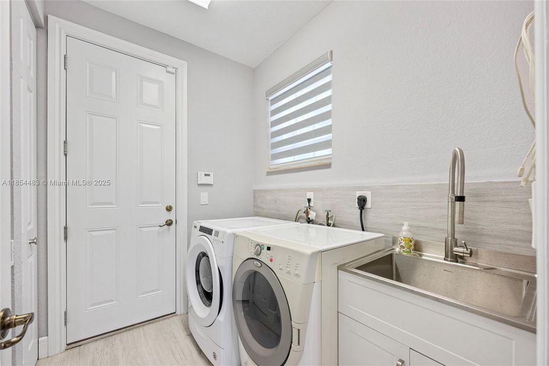 Recently Sold: $2,495,000 (4 beds, 4 baths, 4126 Square Feet)