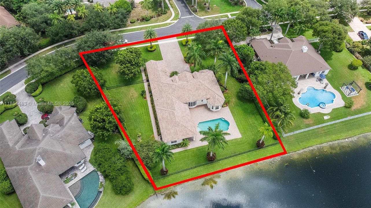 Recently Sold: $2,495,000 (4 beds, 4 baths, 4126 Square Feet)