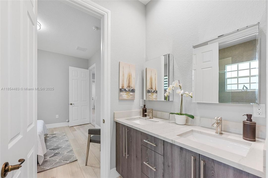 Recently Sold: $2,495,000 (4 beds, 4 baths, 4126 Square Feet)