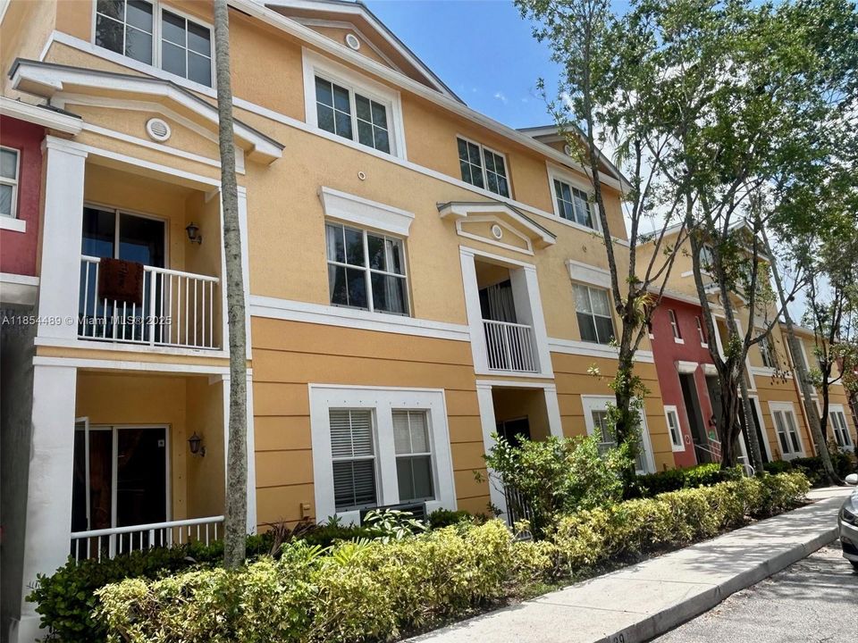 Active With Contract: $259,000 (3 beds, 2 baths, 1457 Square Feet)