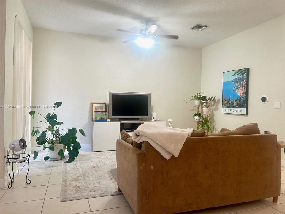 Active With Contract: $259,000 (3 beds, 2 baths, 1457 Square Feet)
