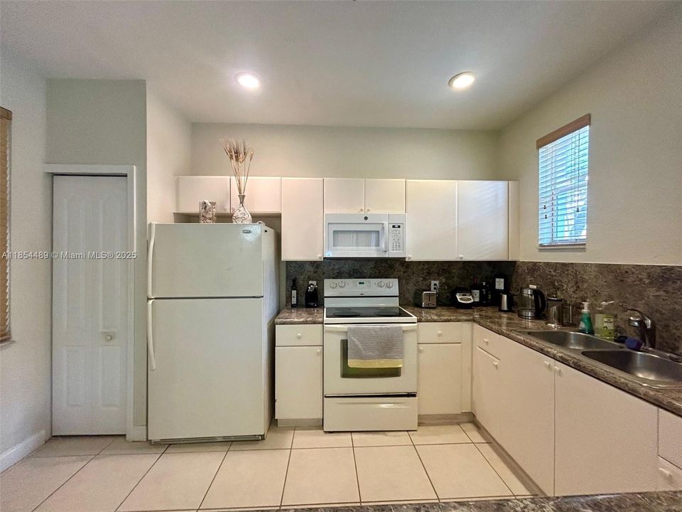 Active With Contract: $259,000 (3 beds, 2 baths, 1457 Square Feet)